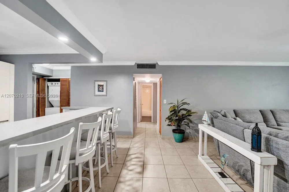 325 SE 11th Ter #107 Dania Beach, FL 33004