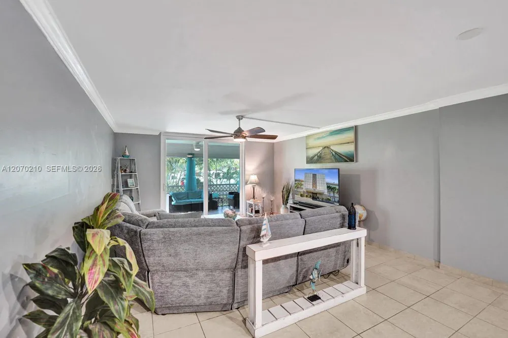 325 SE 11th Ter #107 Dania Beach, FL 33004
