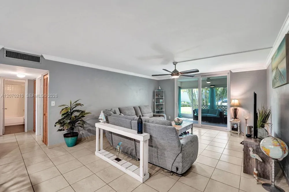 325 SE 11th Ter #107 Dania Beach, FL 33004