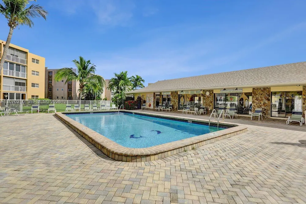 325 SE 11th Ter #107 Dania Beach, FL 33004
