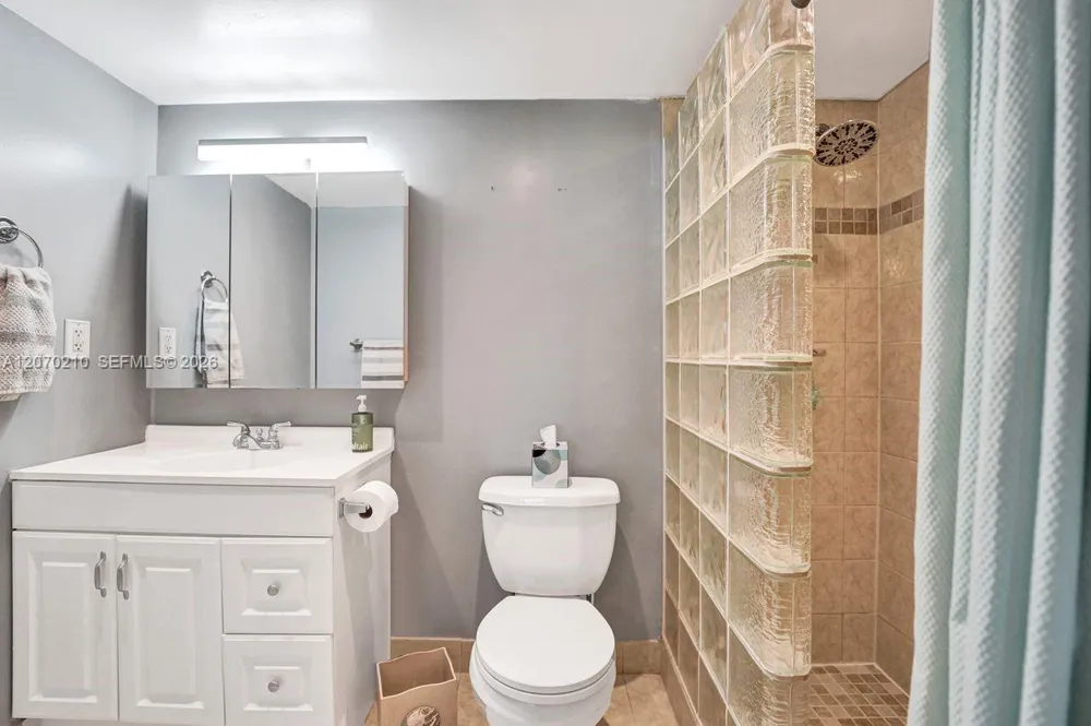 325 SE 11th Ter #107 Dania Beach, FL 33004