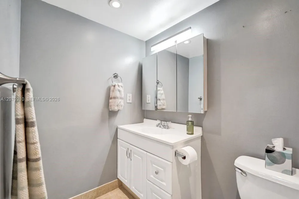 325 SE 11th Ter #107 Dania Beach, FL 33004