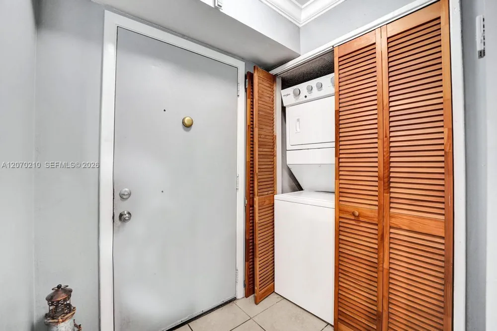 325 SE 11th Ter #107 Dania Beach, FL 33004
