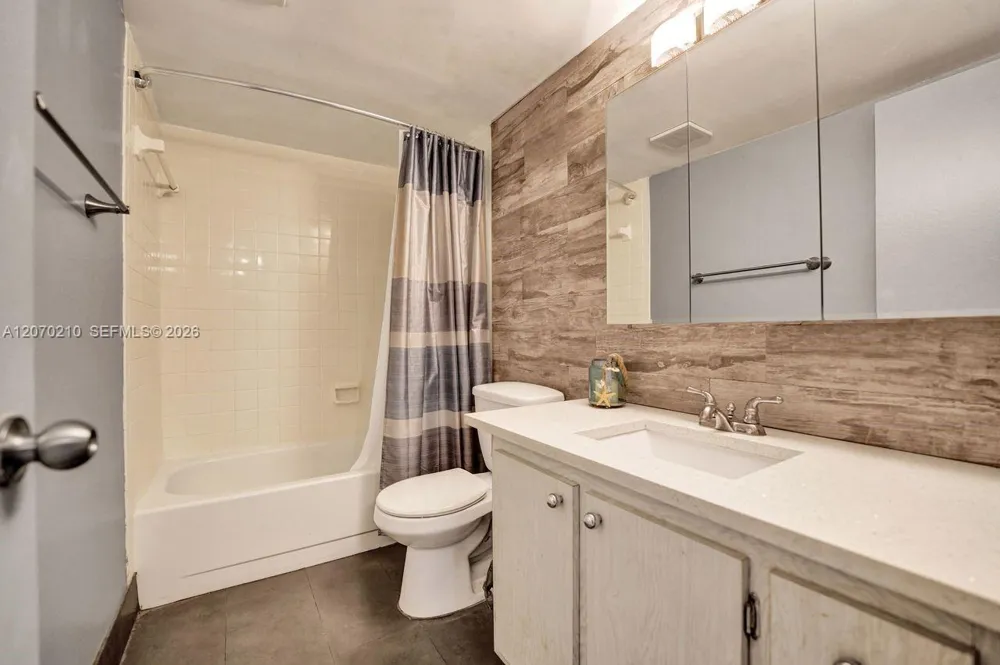 325 SE 11th Ter #107 Dania Beach, FL 33004