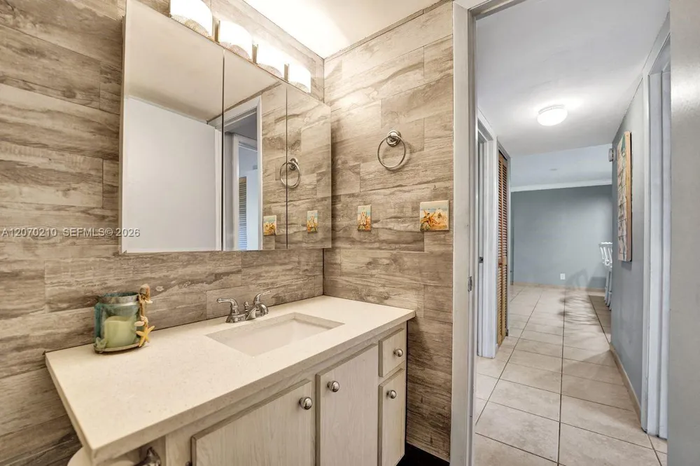 325 SE 11th Ter #107 Dania Beach, FL 33004