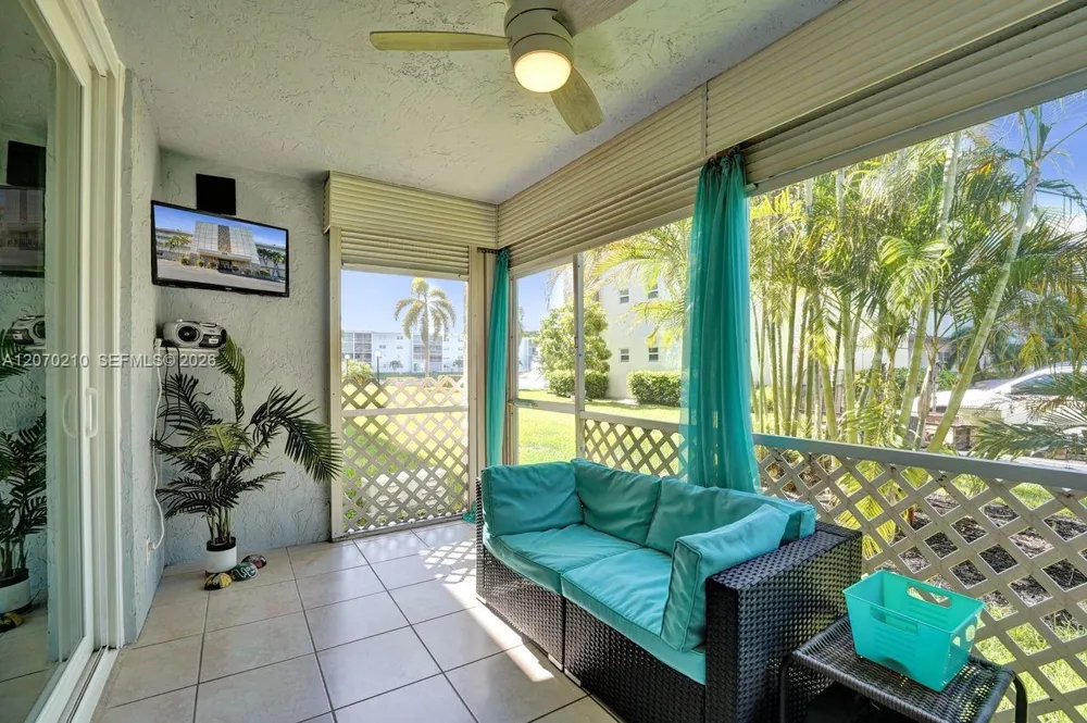 325 SE 11th Ter #107 Dania Beach, FL 33004