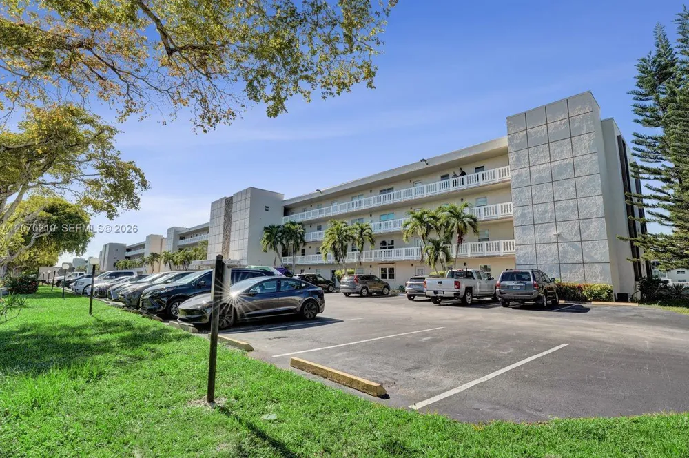 325 SE 11th Ter #107 Dania Beach, FL 33004