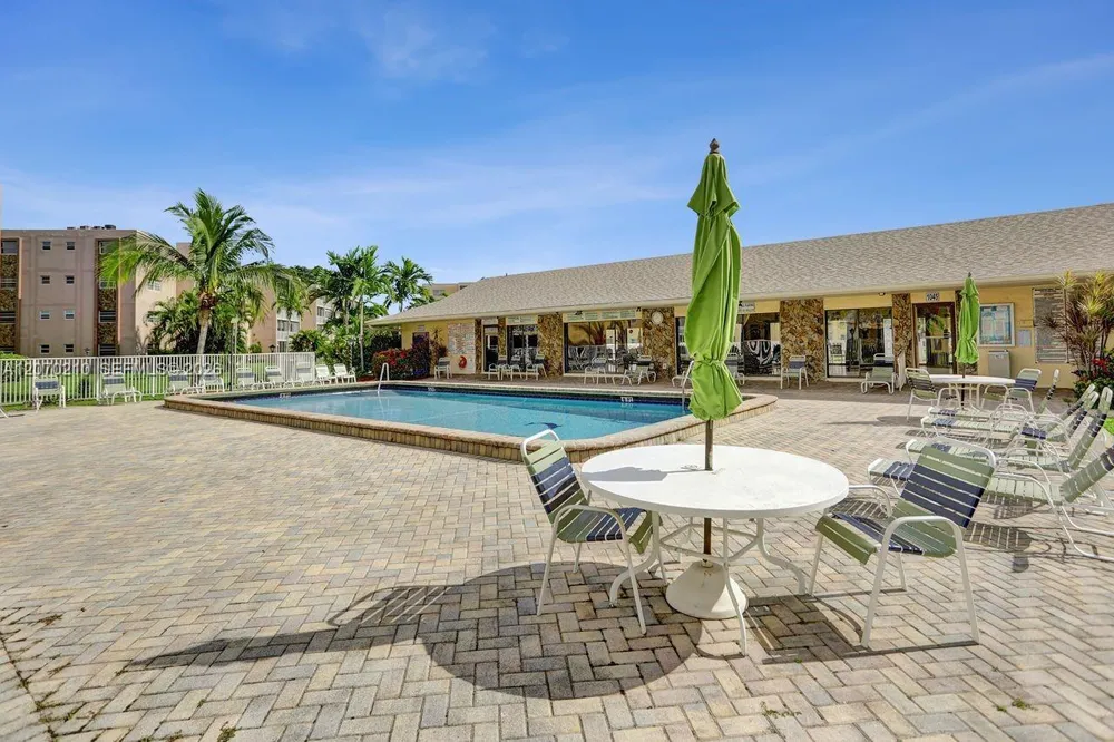 325 SE 11th Ter #107 Dania Beach, FL 33004