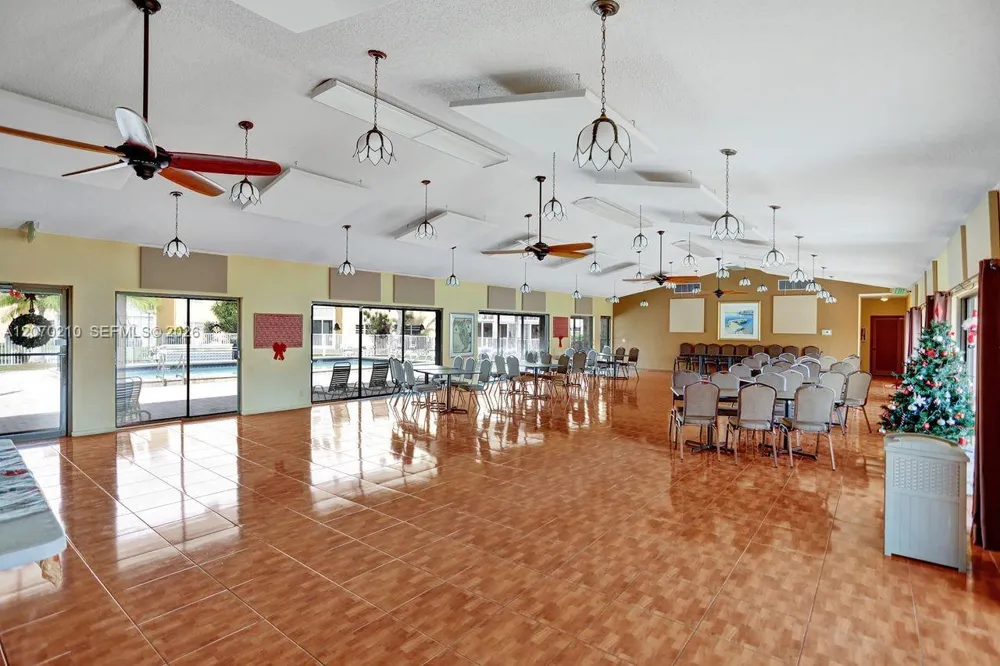 325 SE 11th Ter #107 Dania Beach, FL 33004