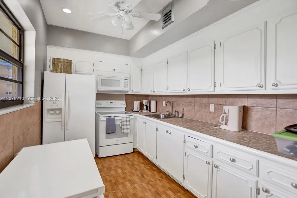 325 SE 11th Ter #107 Dania Beach, FL 33004