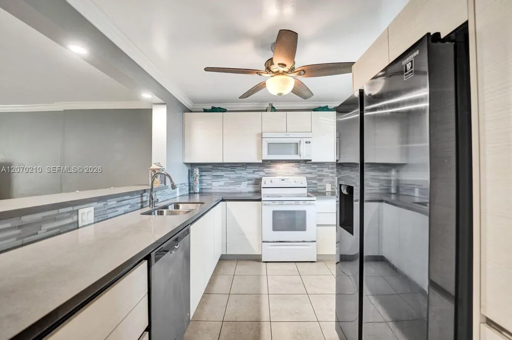 325 SE 11th Ter #107 Dania Beach, FL 33004