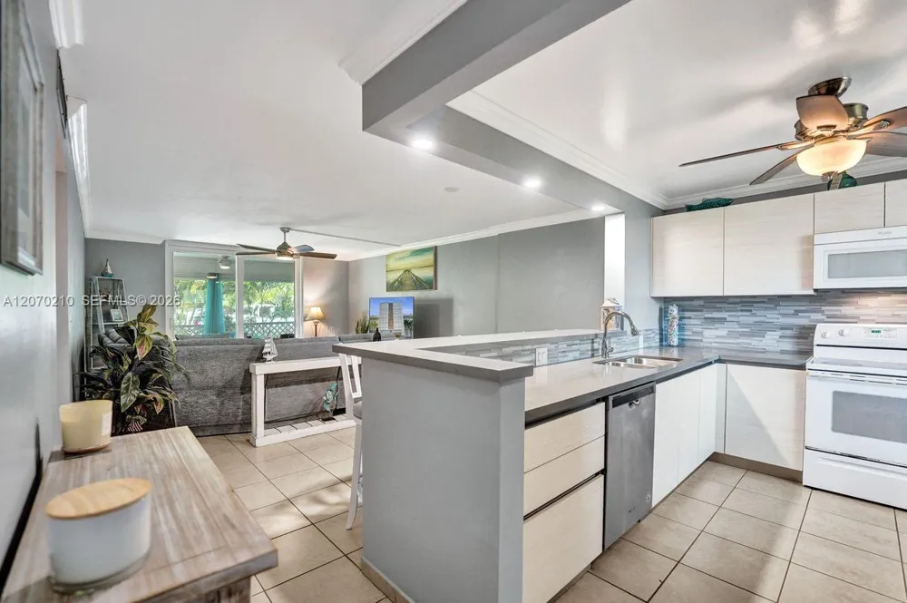325 SE 11th Ter #107 Dania Beach, FL 33004
