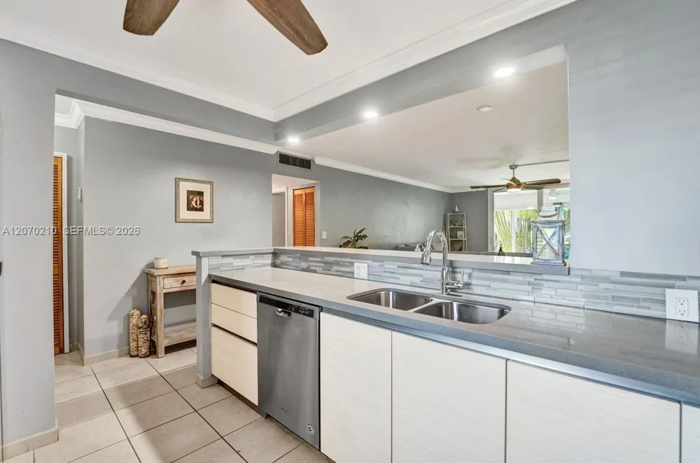 325 SE 11th Ter #107 Dania Beach, FL 33004