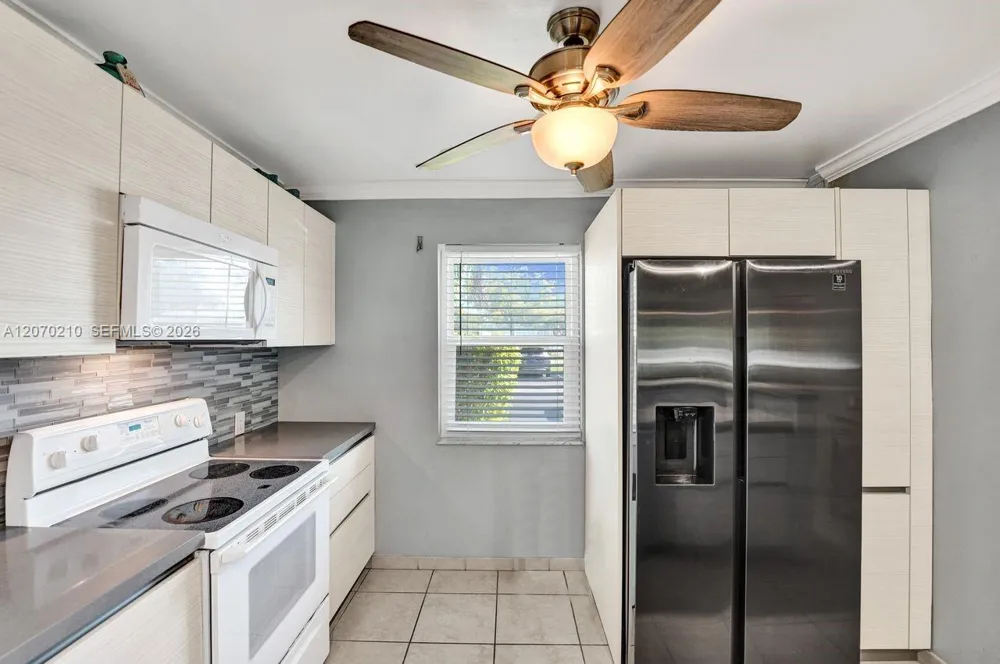 325 SE 11th Ter #107 Dania Beach, FL 33004