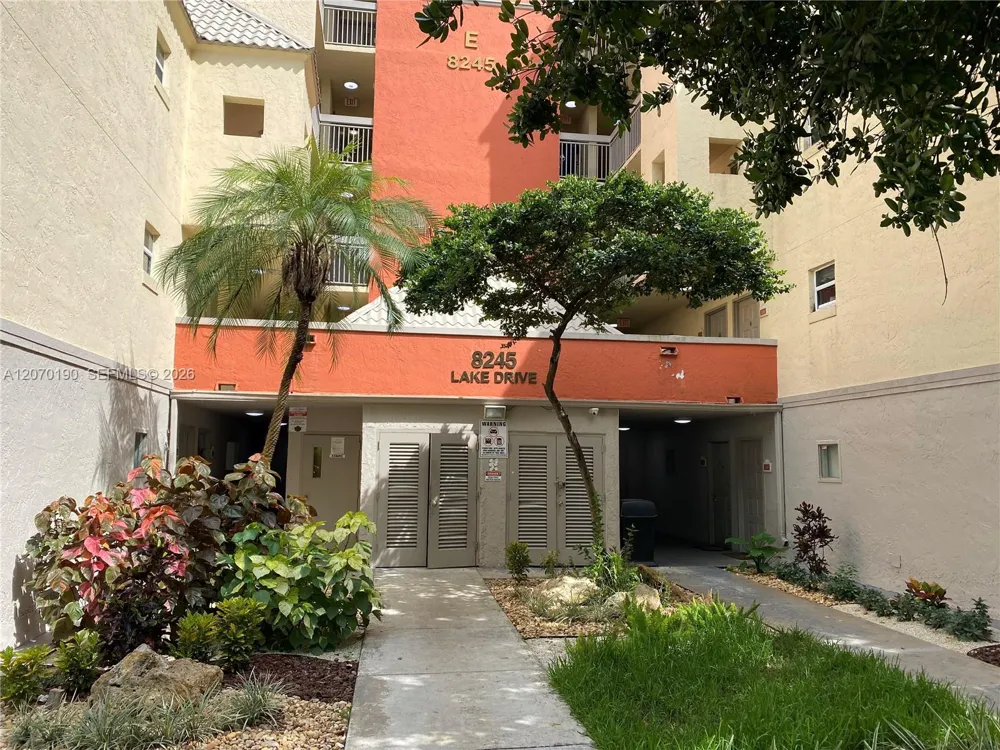 8245 Lake Dr #101 Doral, FL 33166