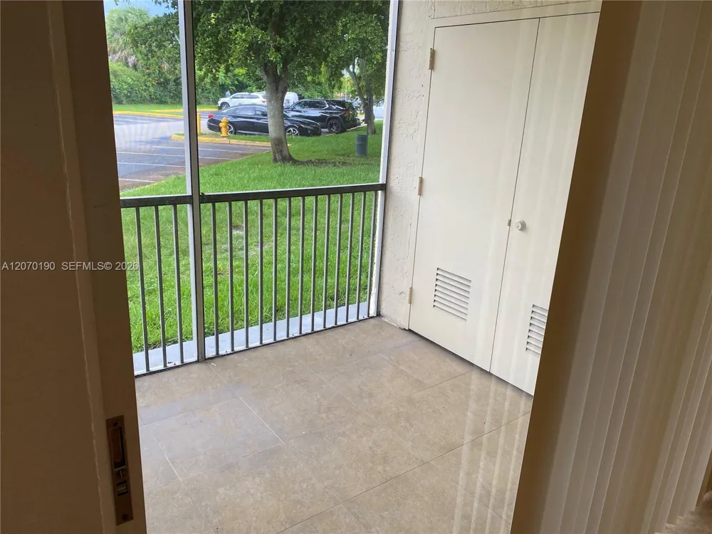 8245 Lake Dr #101 Doral, FL 33166