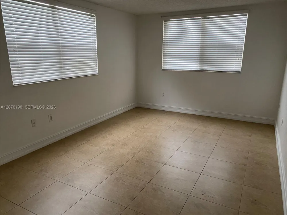 8245 Lake Dr #101 Doral, FL 33166