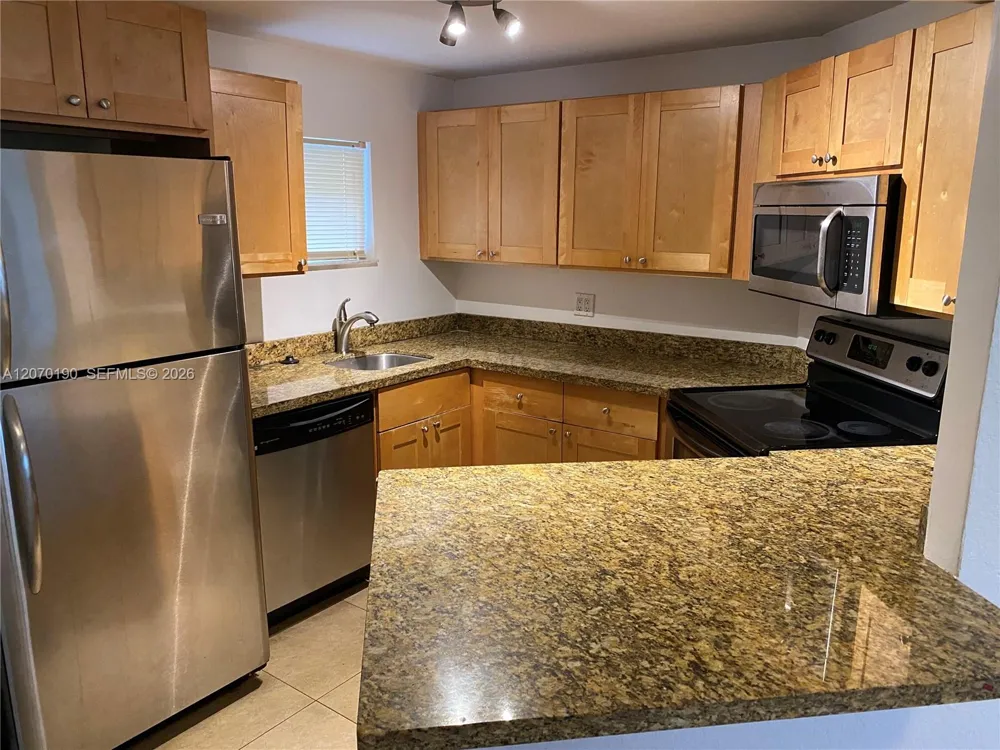 8245 Lake Dr #101 Doral, FL 33166