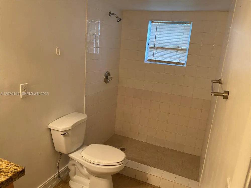 8245 Lake Dr #101 Doral, FL 33166