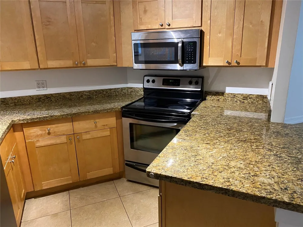 8245 Lake Dr #101 Doral, FL 33166