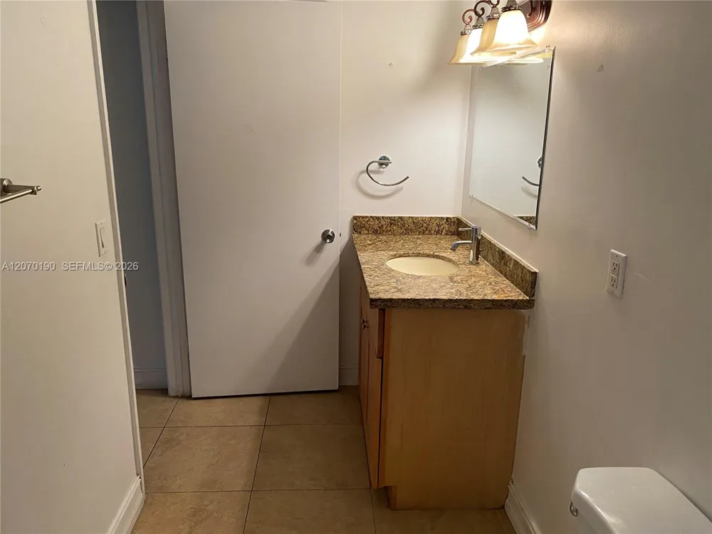 8245 Lake Dr #101 Doral, FL 33166