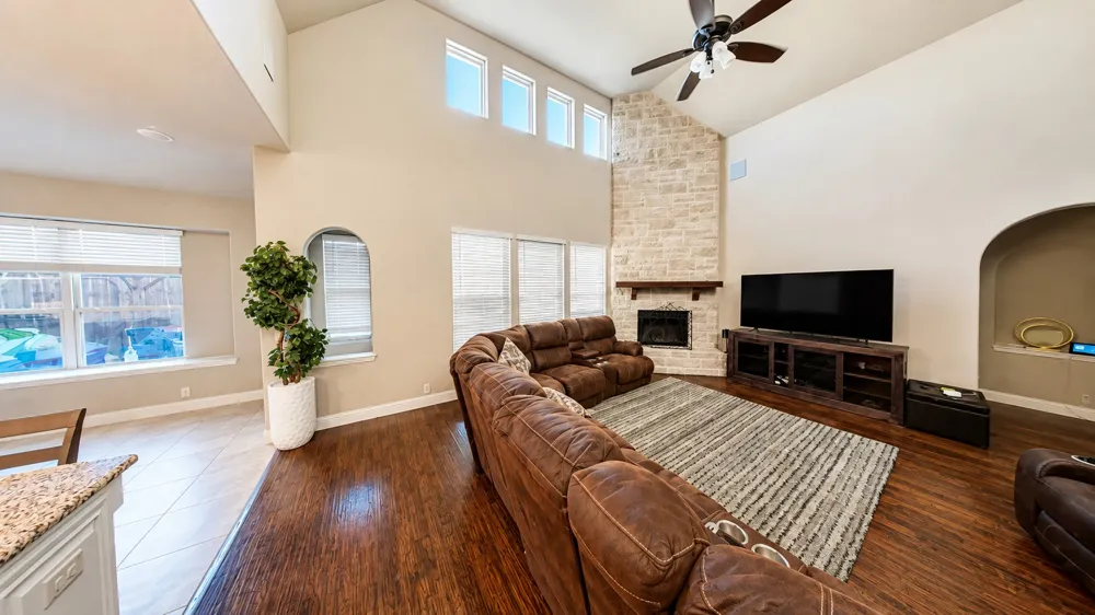 1917 Sunflower Drive Glenn Heights, TX 75154