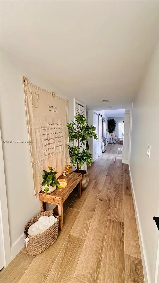223 Lakeview Dr #204 Weston, FL 33326