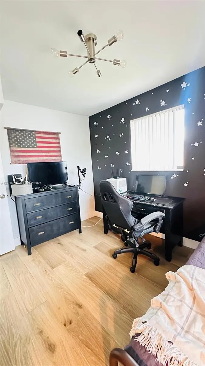 223 Lakeview Dr #204 Weston, FL 33326