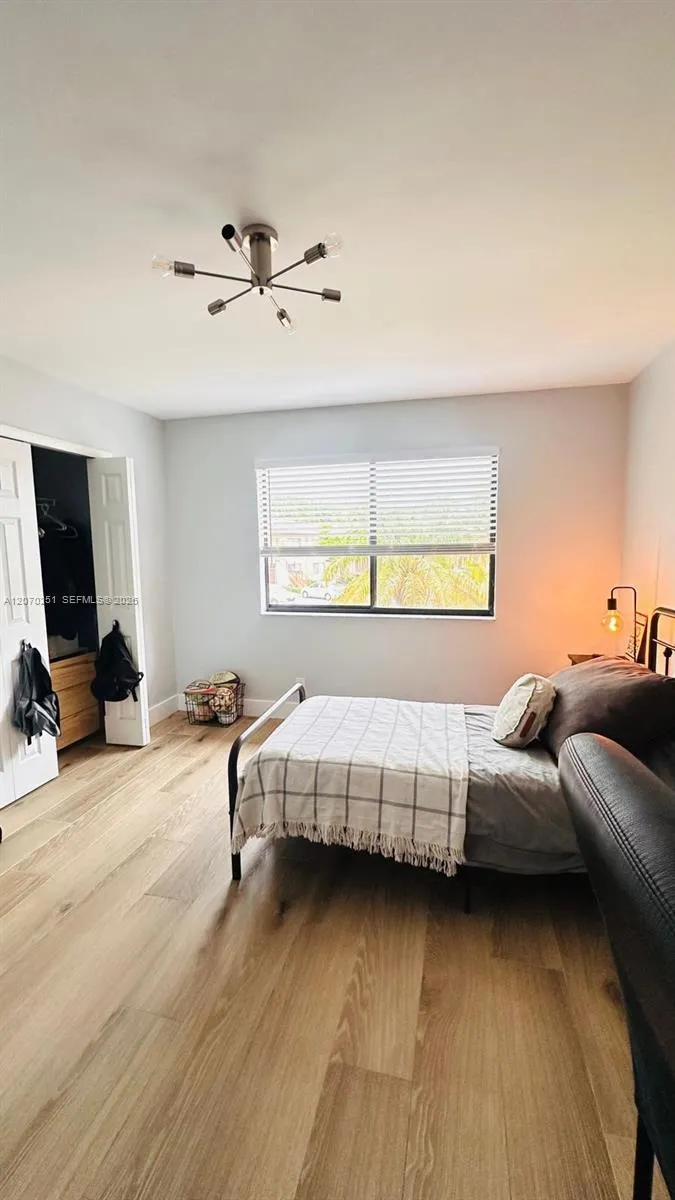 223 Lakeview Dr #204 Weston, FL 33326
