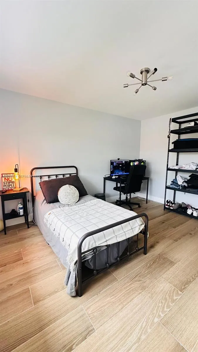 223 Lakeview Dr #204 Weston, FL 33326