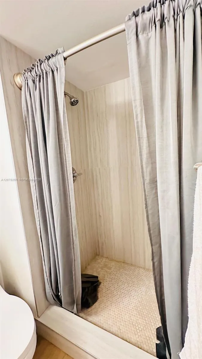 223 Lakeview Dr #204 Weston, FL 33326