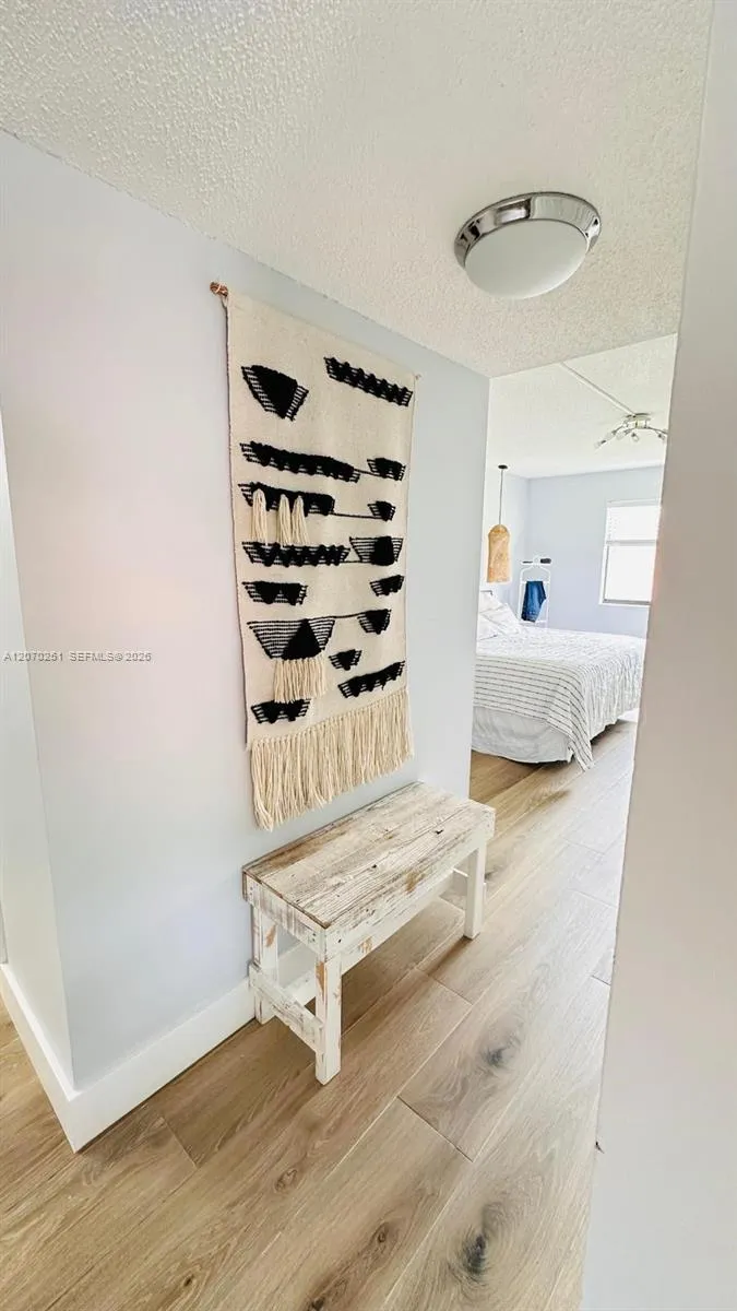 223 Lakeview Dr #204 Weston, FL 33326