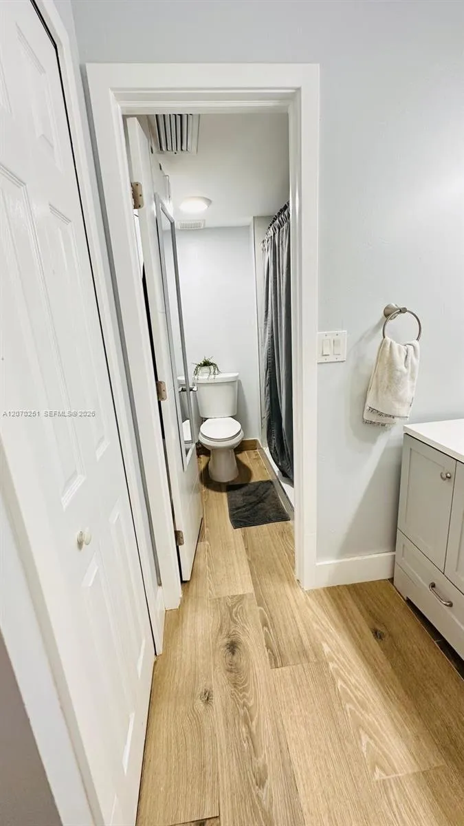 223 Lakeview Dr #204 Weston, FL 33326