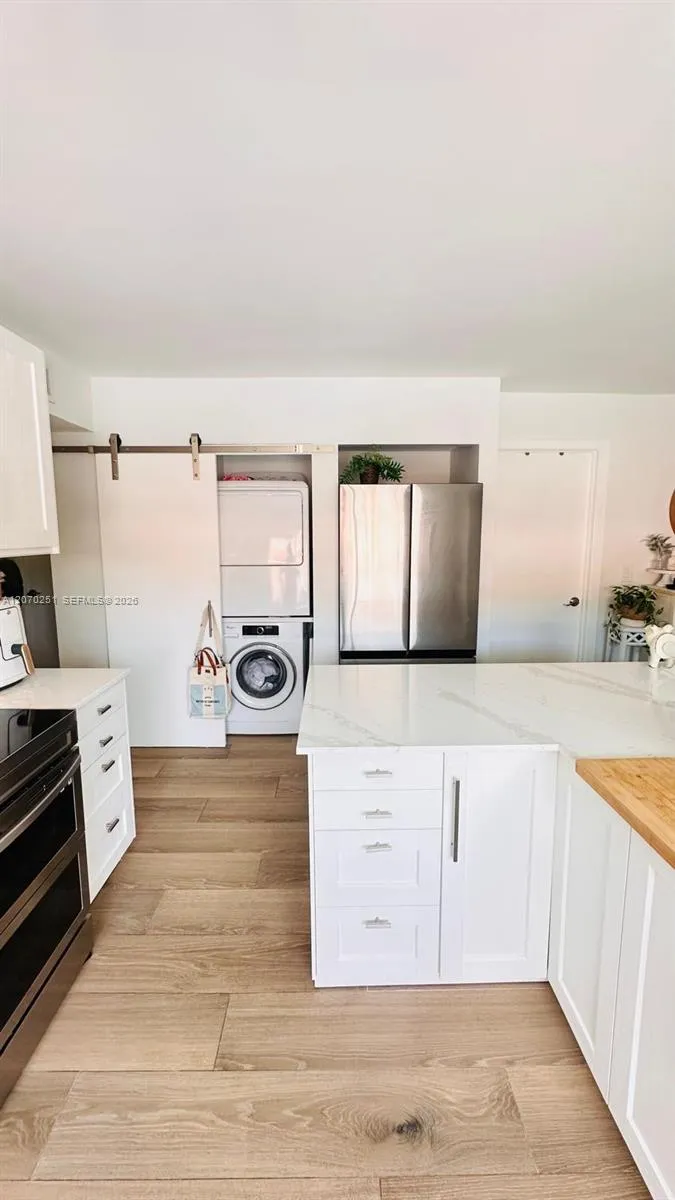 223 Lakeview Dr #204 Weston, FL 33326