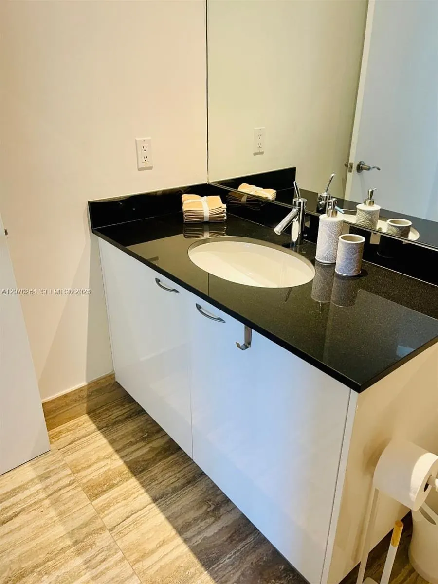 15811 Collins Ave #2103 Sunny Isles Beach, FL 33160