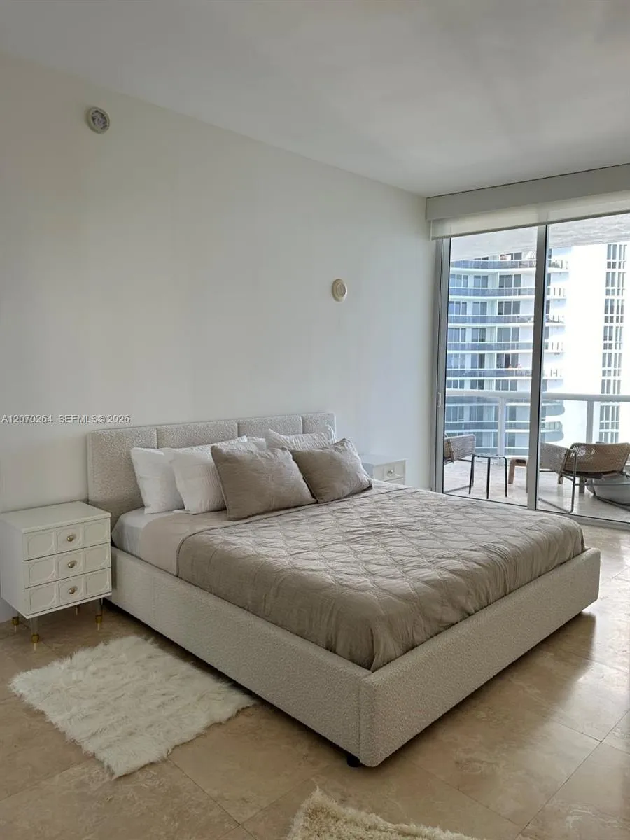 15811 Collins Ave #2103 Sunny Isles Beach, FL 33160
