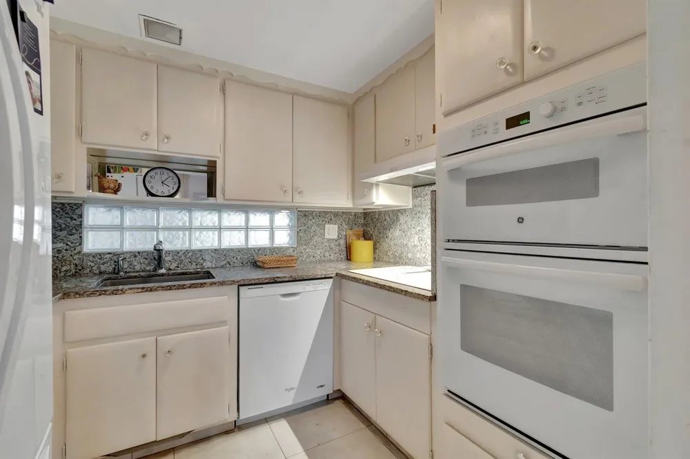 2711 S Ocean Boulevard #0020 Highland Beach, FL 33487