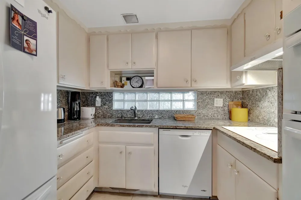2711 S Ocean Boulevard #0020 Highland Beach, FL 33487