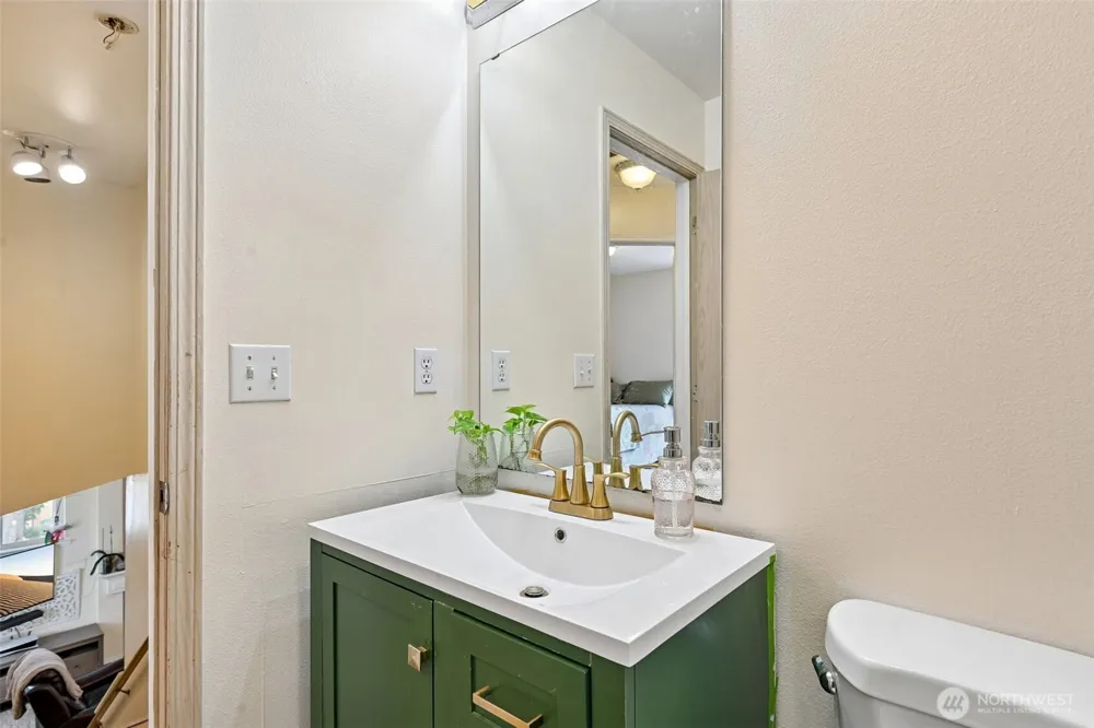 508 Eldredge Avenue NW Orting, WA 98360
