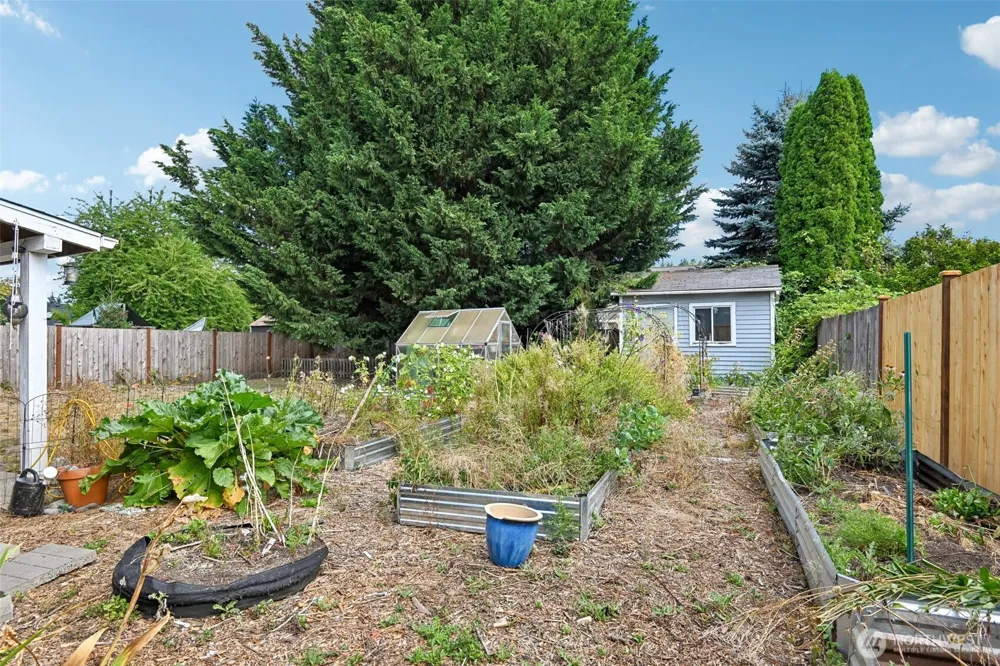508 Eldredge Avenue NW Orting, WA 98360