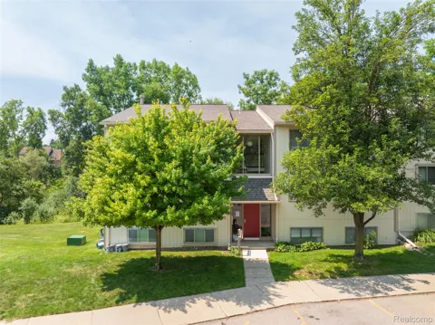 1693 Riverside Drive #3