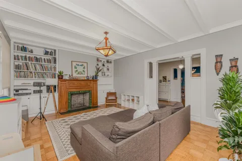 100 HAUXHURST AVE