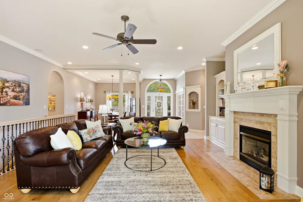 2541 W Apple Blossom Lane Columbus, IN 47201