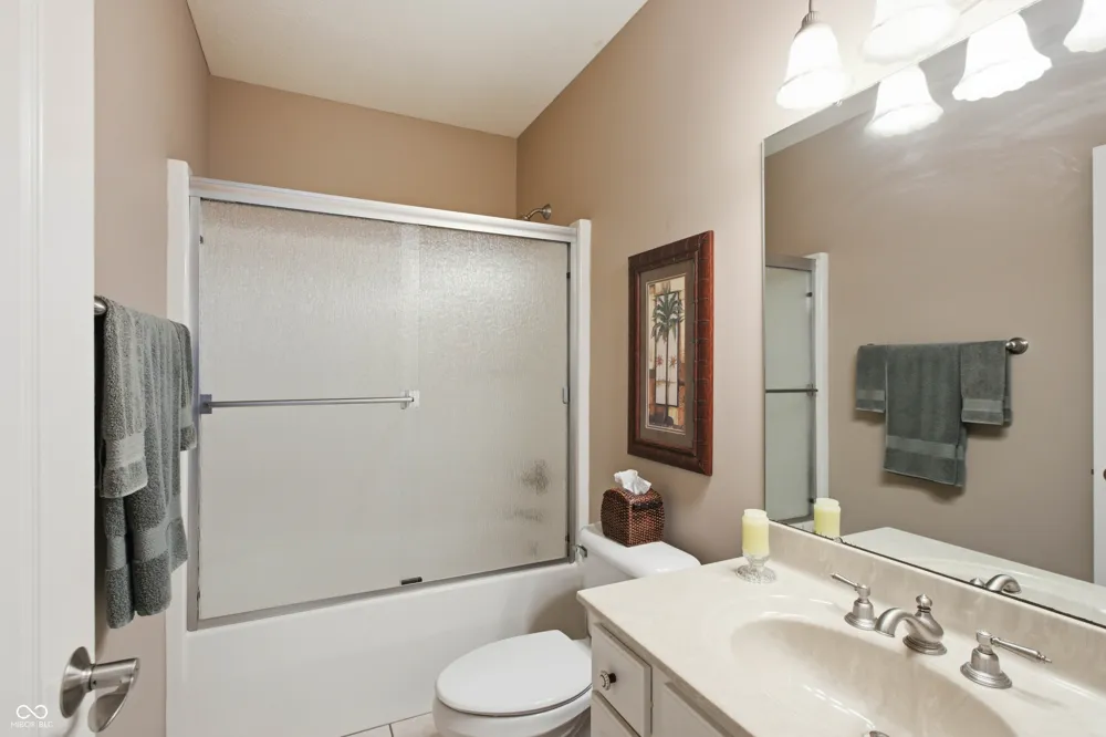 2541 W Apple Blossom Lane Columbus, IN 47201