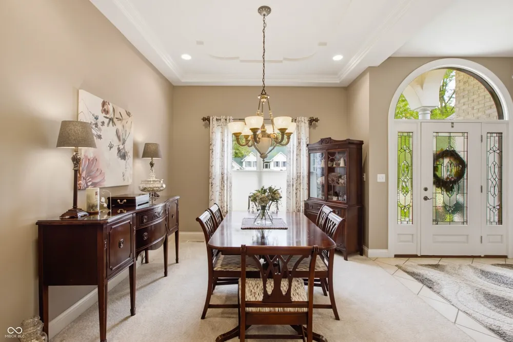 2541 W Apple Blossom Lane Columbus, IN 47201