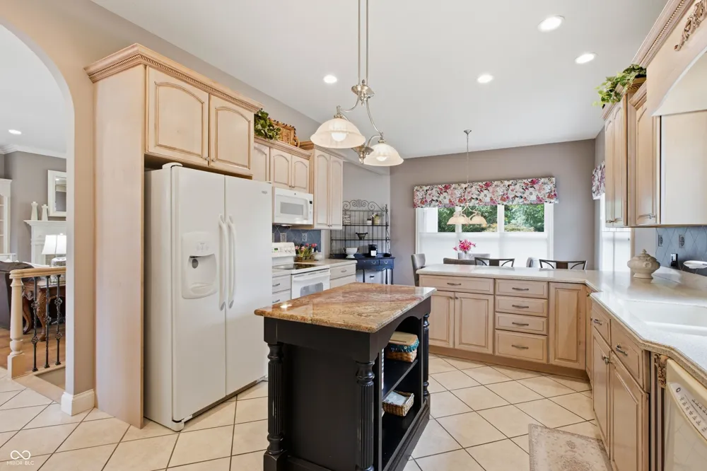 2541 W Apple Blossom Lane Columbus, IN 47201