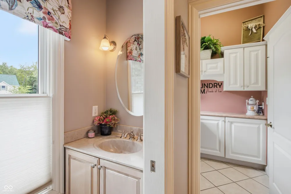 2541 W Apple Blossom Lane Columbus, IN 47201