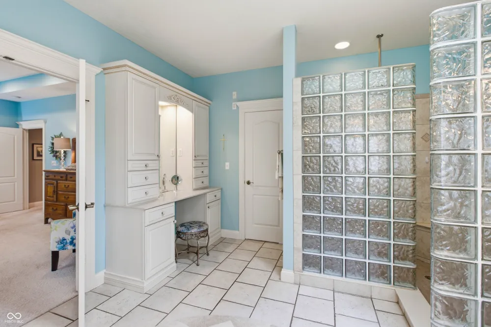 2541 W Apple Blossom Lane Columbus, IN 47201