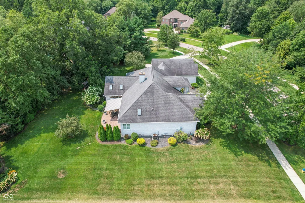 2541 W Apple Blossom Lane Columbus, IN 47201
