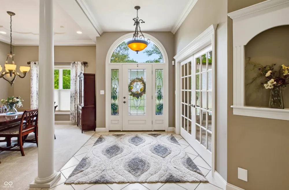 2541 W Apple Blossom Lane Columbus, IN 47201